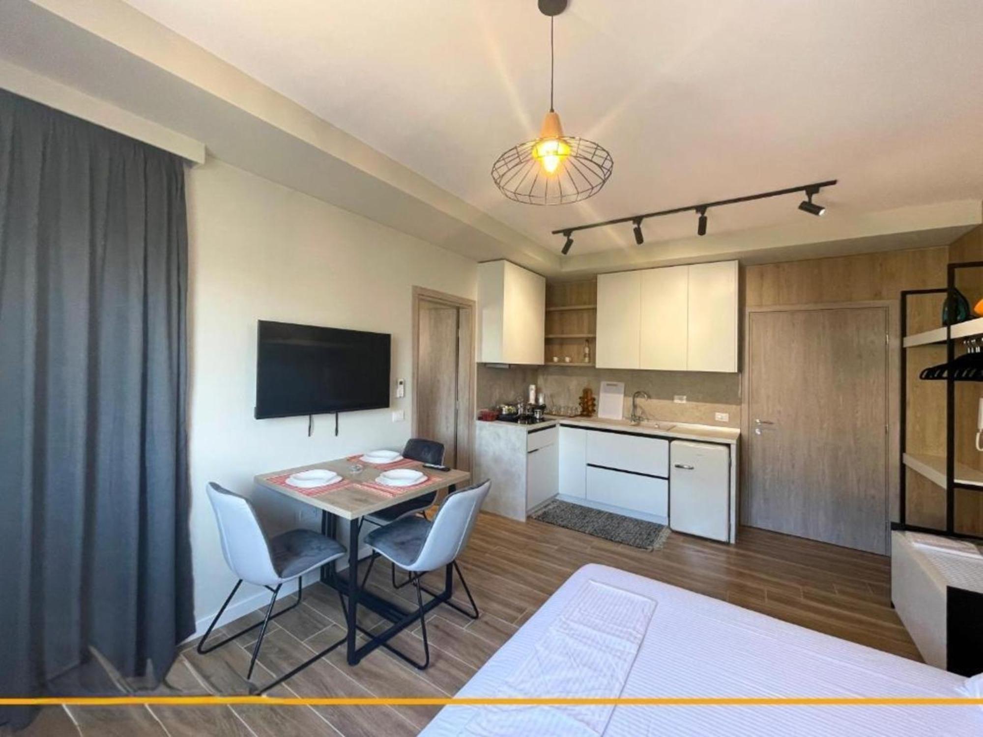 Flori Apartments Sarandë Esterno foto