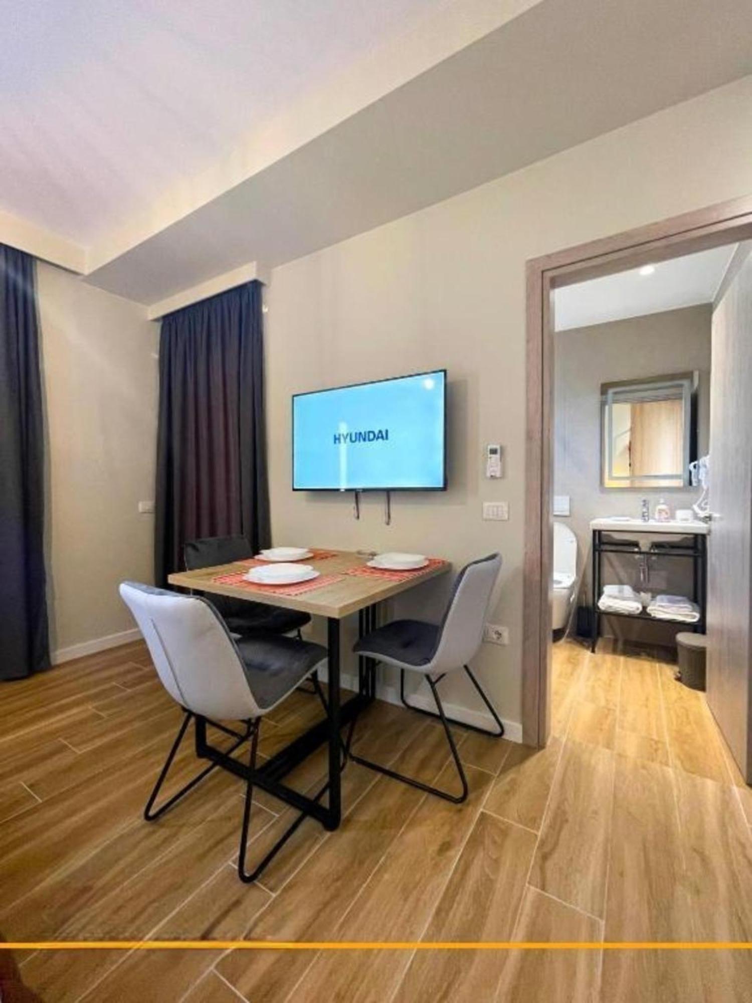 Flori Apartments Sarandë Esterno foto