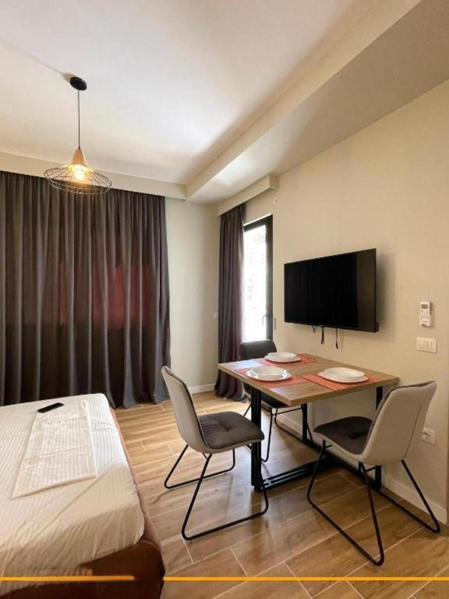 Flori Apartments Sarandë Esterno foto