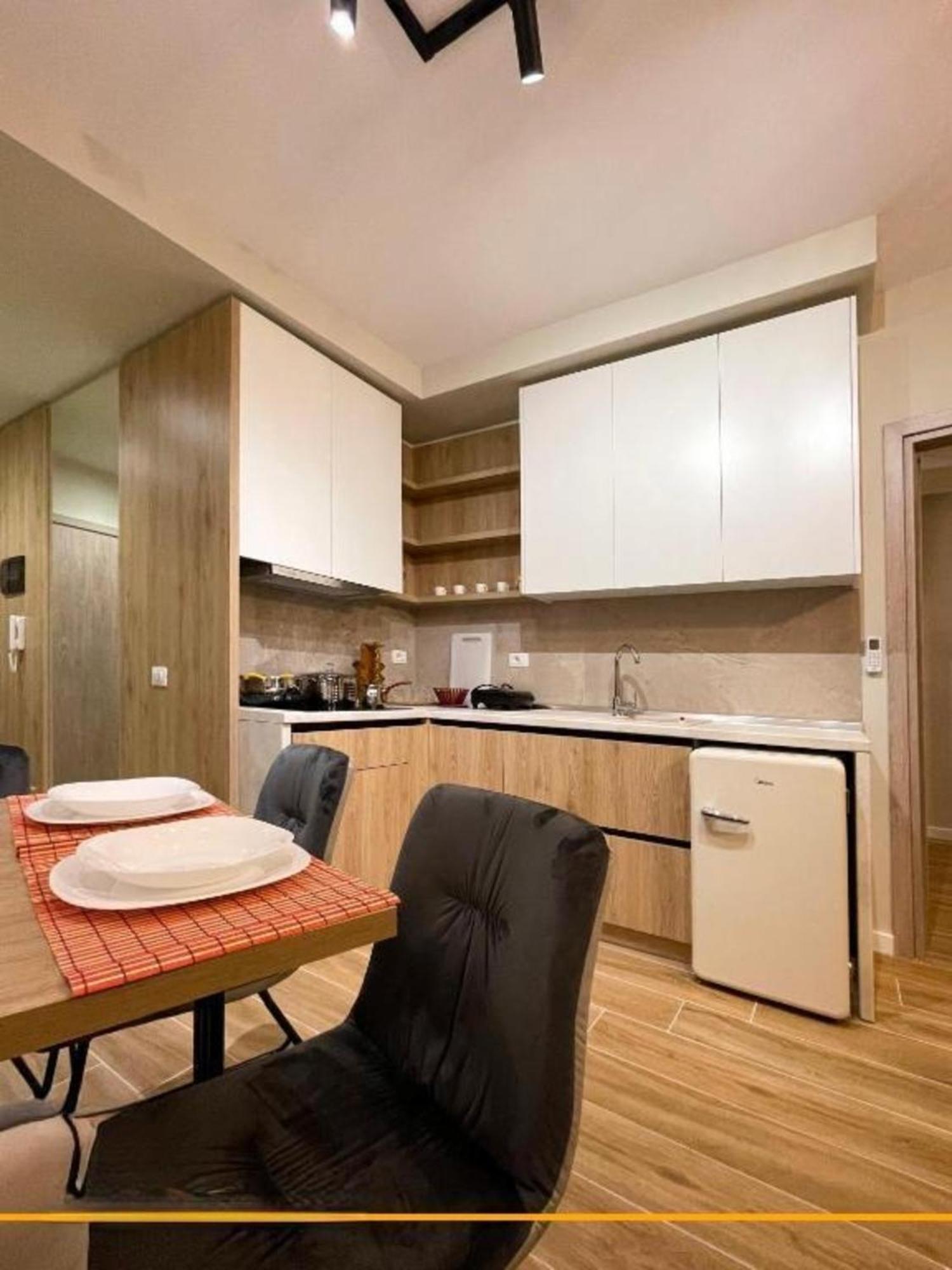 Flori Apartments Sarandë Esterno foto