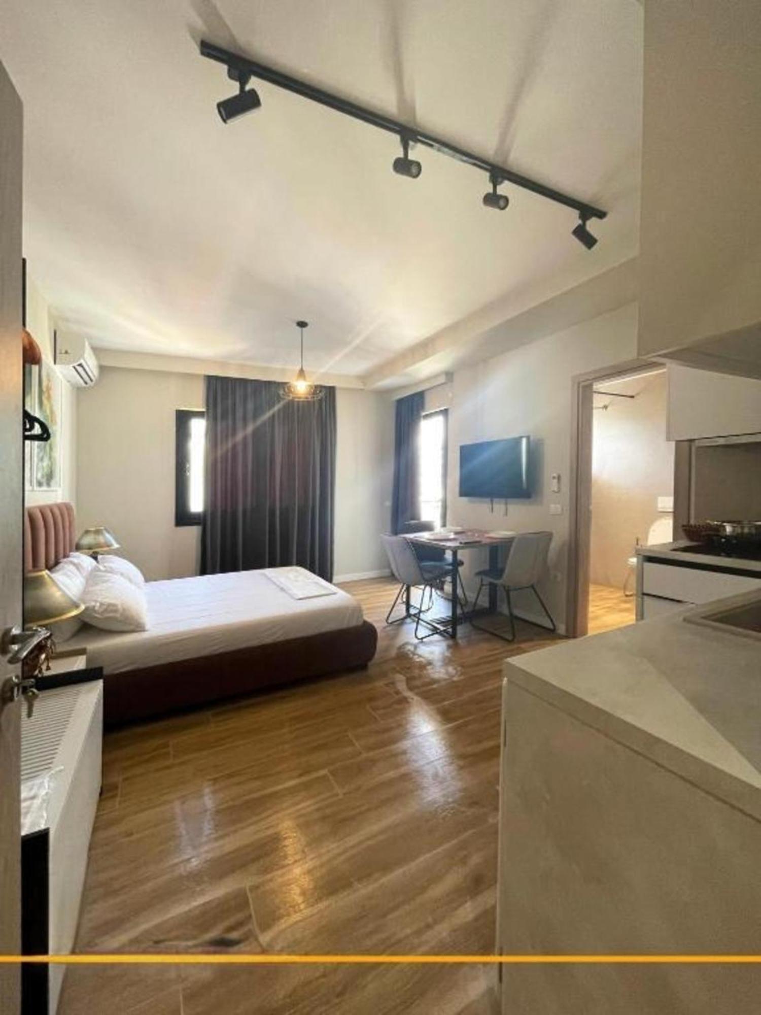 Flori Apartments Sarandë Esterno foto